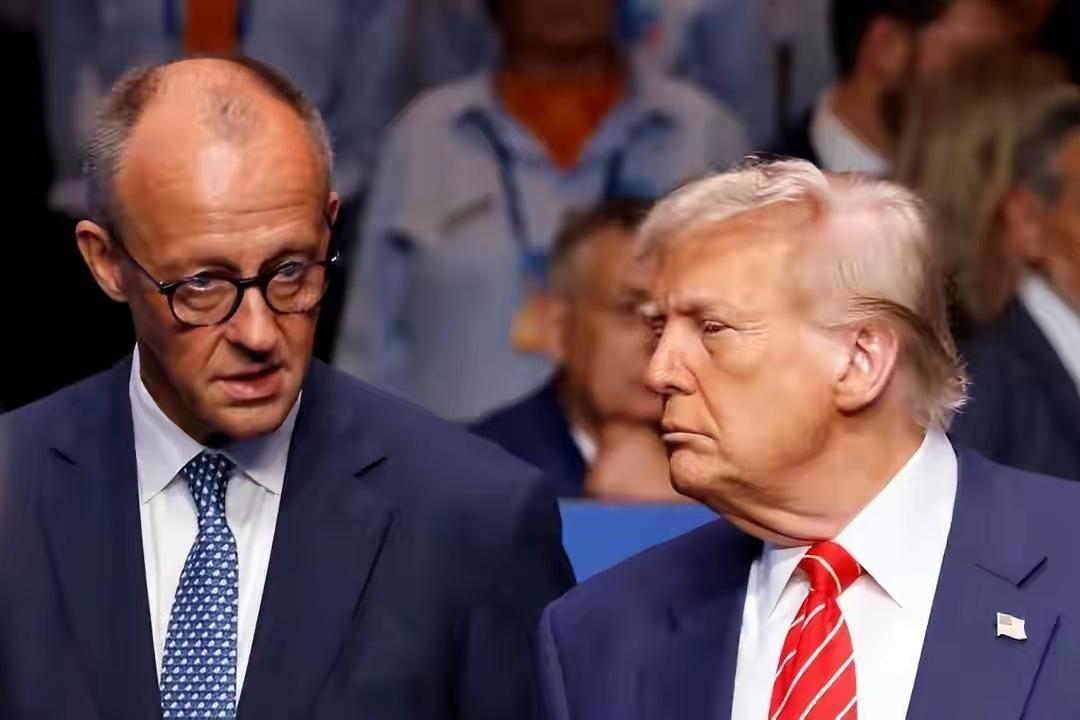 很多国内外媒体和学者分析认为这是默茨在“硬刚”特朗普。
其实，这根本不是什么默茨