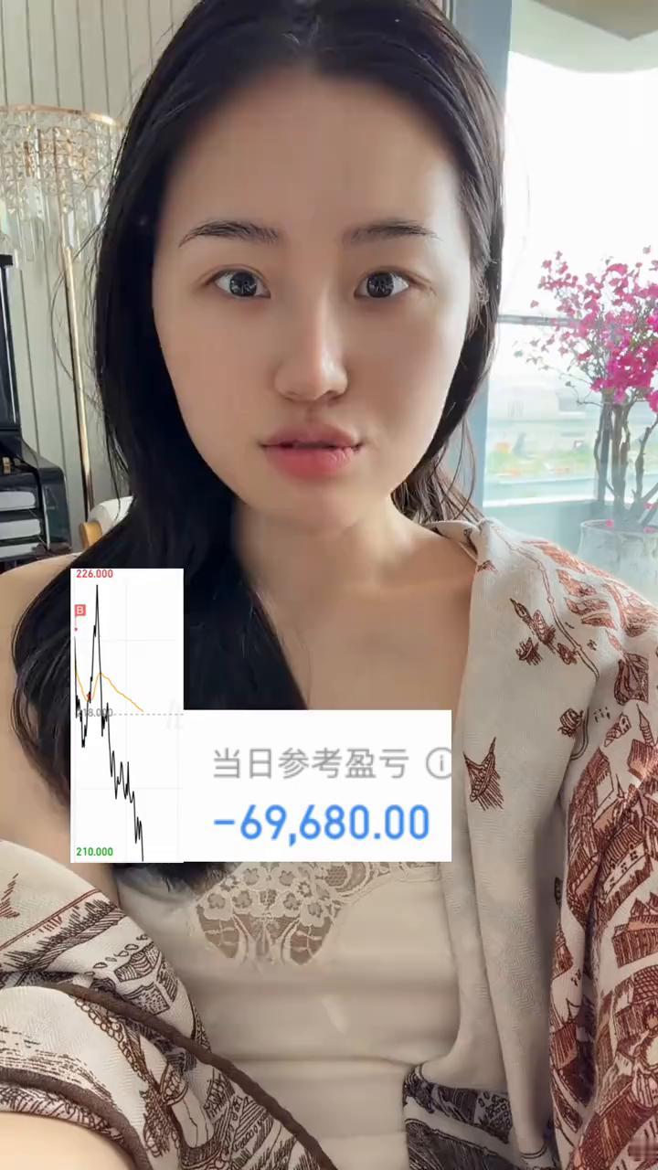 追高真是害死人。这一大早的就被刮山顶了，这山顶的风好大，我被刮的透心凉。