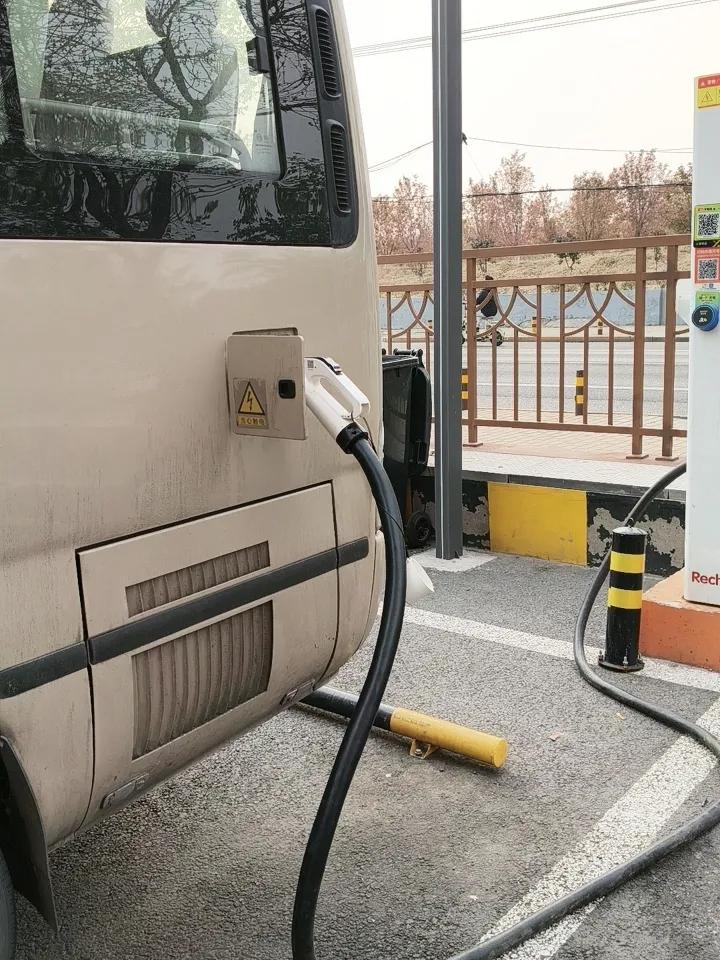 给车充次电，换了八个枪！
还好，终于第八次车联网识别了，成功充电了！
    到