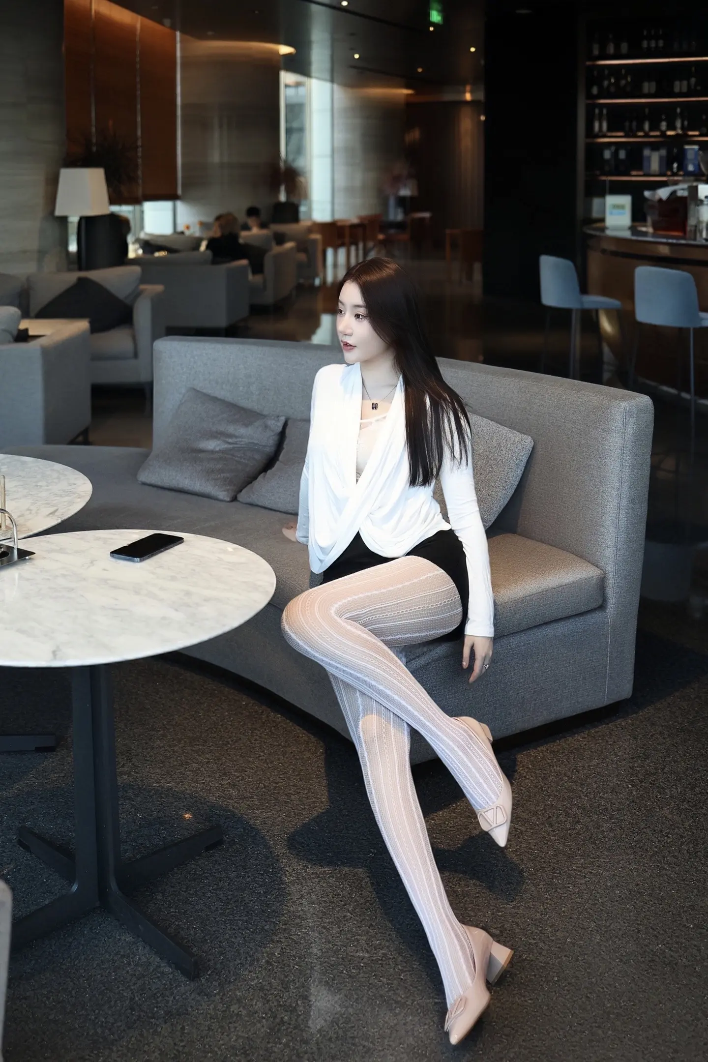 如若领略过权力与金钱的魅力谁还会把感情当救赎 美色带来的多巴胺易得 成...