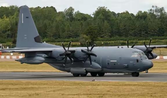 笑不活了！特朗普脸都被扇肿了！

谁能想到，伊朗在打扫战场时，竟挖出了一个让美国