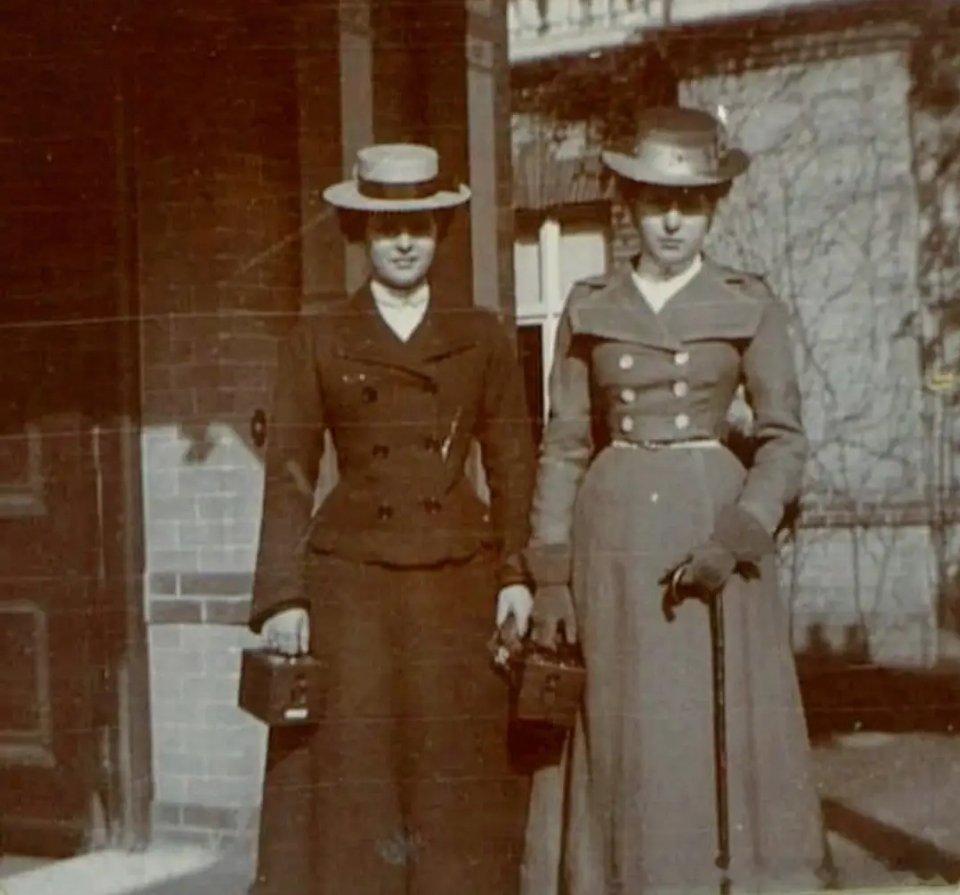 老照片 分享希腊安德鲁王妃爱丽丝和西班牙王后维多利亚·尤金妮亚在20世纪初的同框