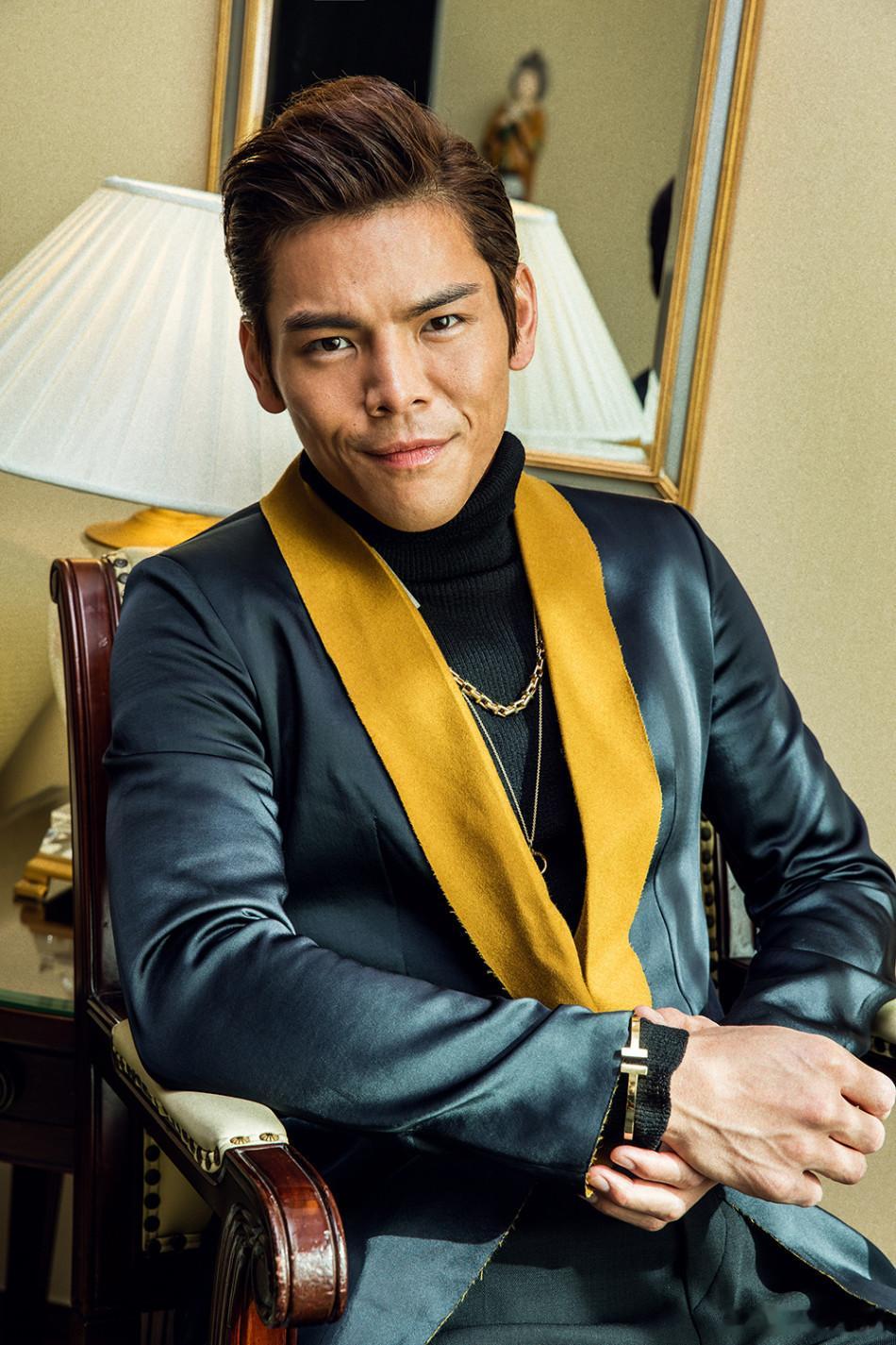 向佐豪门气质觉醒了 家人们谁懂啊！向佐这波形象大变身也太绝了吧！以前的金发、透视