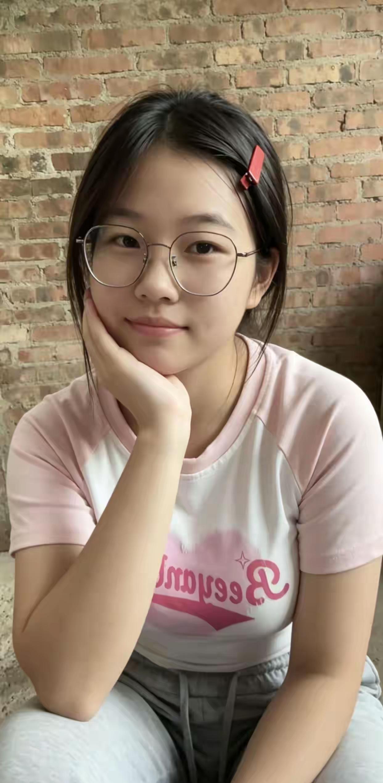 有的女孩天生就是一副美人胚子！跟穿衣打扮没有任何关系，即便就是穿49块钱的地摊衣
