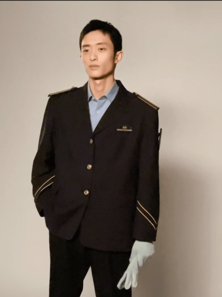 #白宇帆脸正人更正# 是谁被白宇帆《照明商店》里穿公交制服迷住了[打call]是