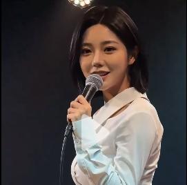 问：你对女生纹身怎么看？
答：你会在宾利车上贴车贴吗？公交车上才会贴广告！

网