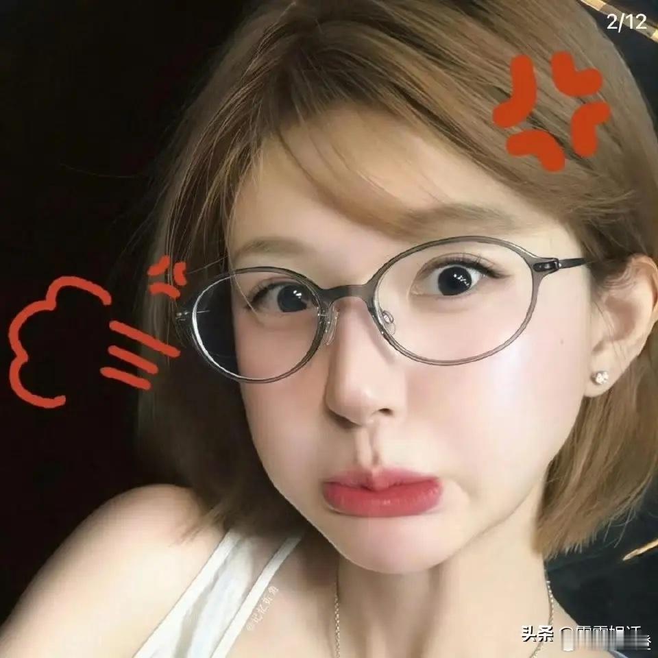 赵露思直播那风格，简直绝了！又清爽又可爱，还带着点飒劲儿！这么个水灵灵又可爱的小