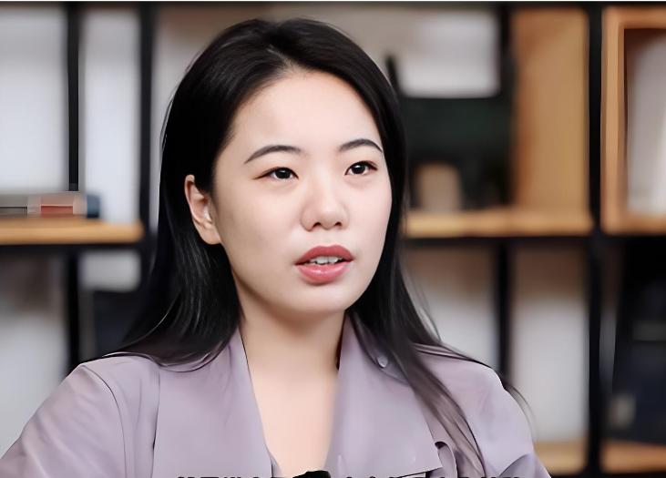 一篇 30000 字硕士论文曝出学术不端争议，蒋方舟论文事件引发广泛讨论。
根据