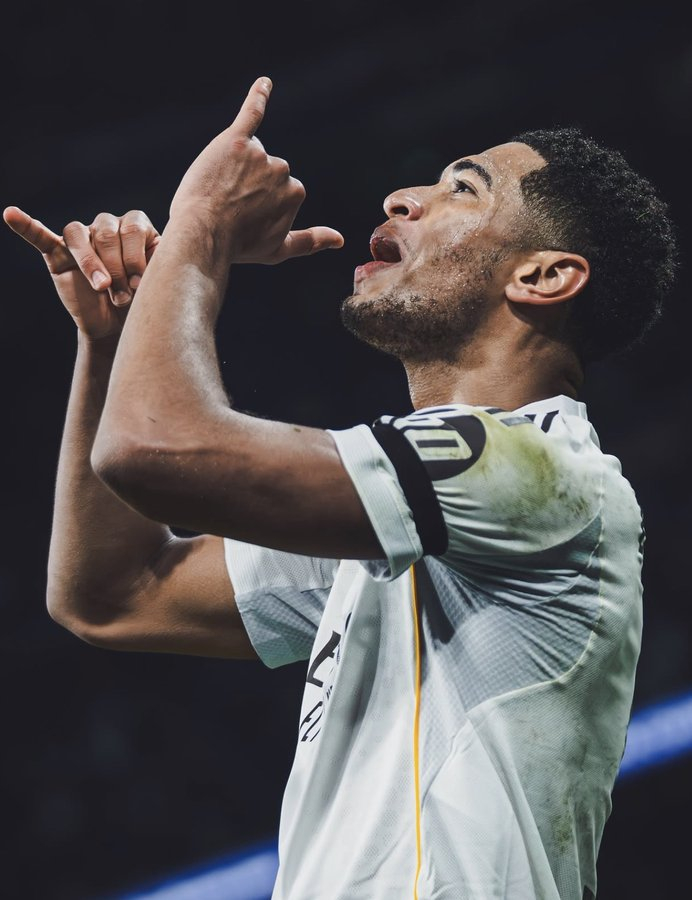 尽管贝林厄姆今晚可能会因为今晚被出示黄牌而错过淘汰赛阶段的第一回合，但他今晚仍将