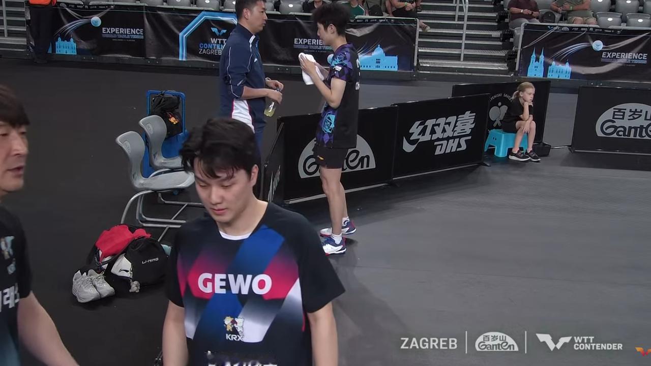 笑不活了，刘恒指导竟然跟陈俊崧说，别紧张，

陈俊崧还是太年轻，
关键分上总是把
