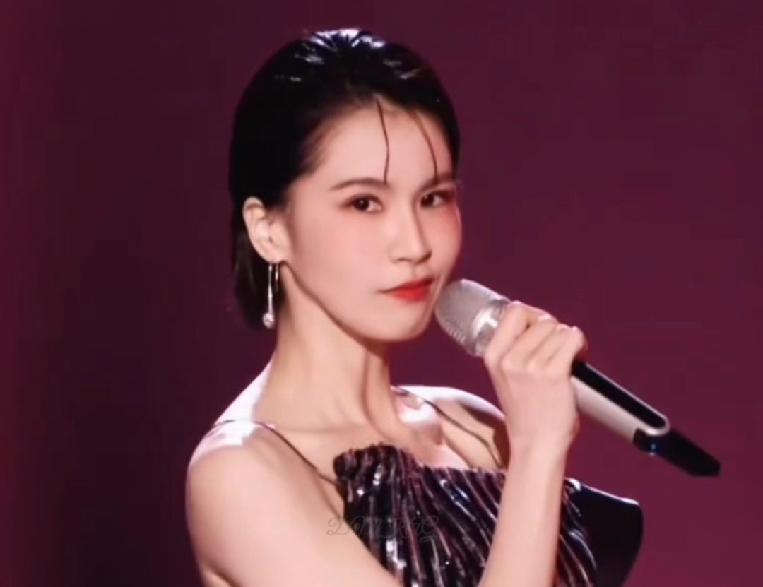 曾沛慈庄法 神级舞台 小慈 很庆幸一路走来还是这个意气风发的你女孩大步走。你走过
