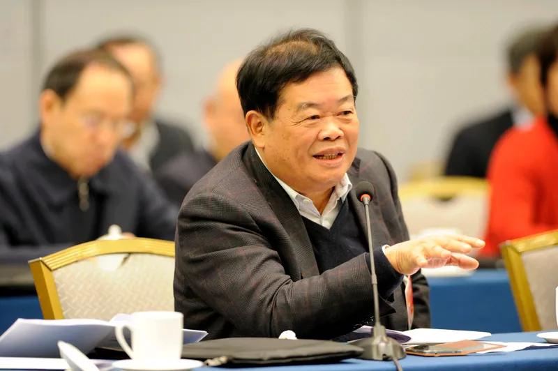 有人说“曹德旺做慈善慷慨对员工苛刻”，本人回应这是断章取义，直接选择不去管它。福