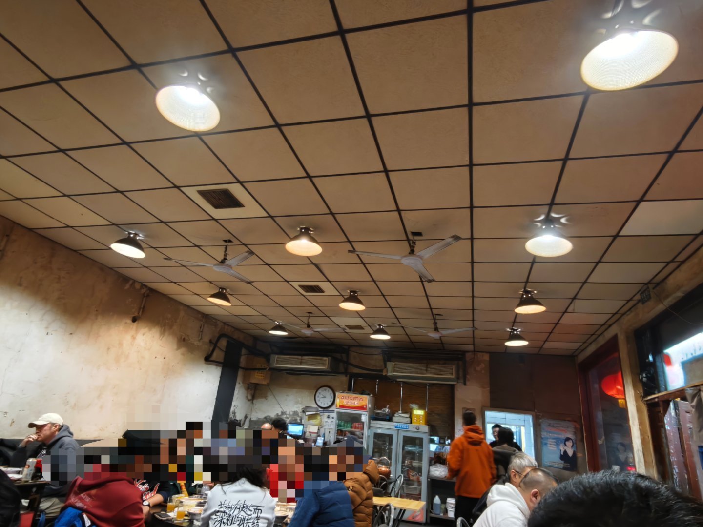 估计也就北京能吃到这么有老电影感觉的羊肉馆了 