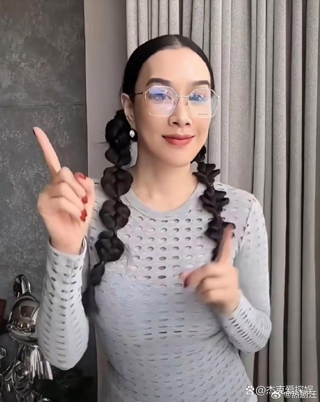 55岁钟丽缇好像变样了。 