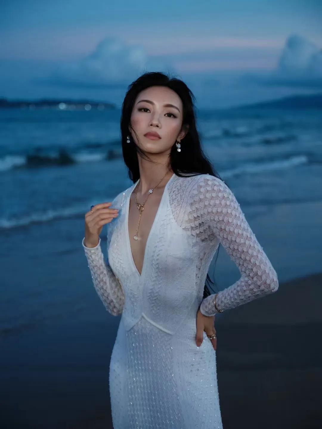 那尔那茜的最新通报出来了，
她高考成绩不是179分，而是449分，179分只是录