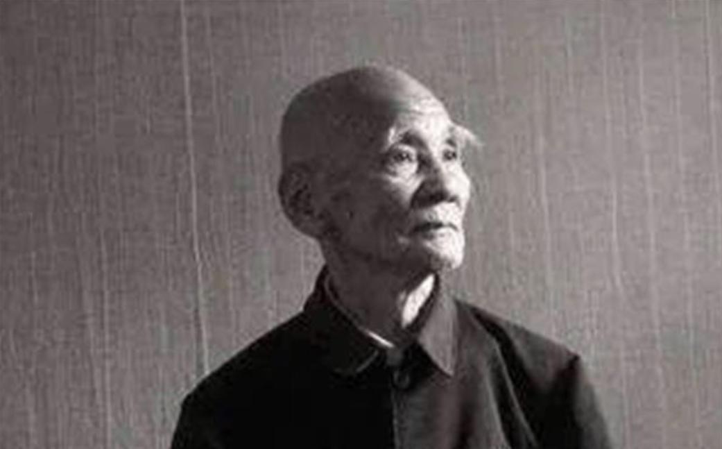 1946年，6000解放军被三万敌人包围，为了不泄露机密，旅长下令烧毁全部文件，
