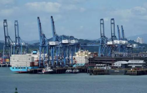 荷兰是文抢，巴拿马是武抢，改明抢了是吧！
 
突发！巴拿马政府强行进入并接管两港