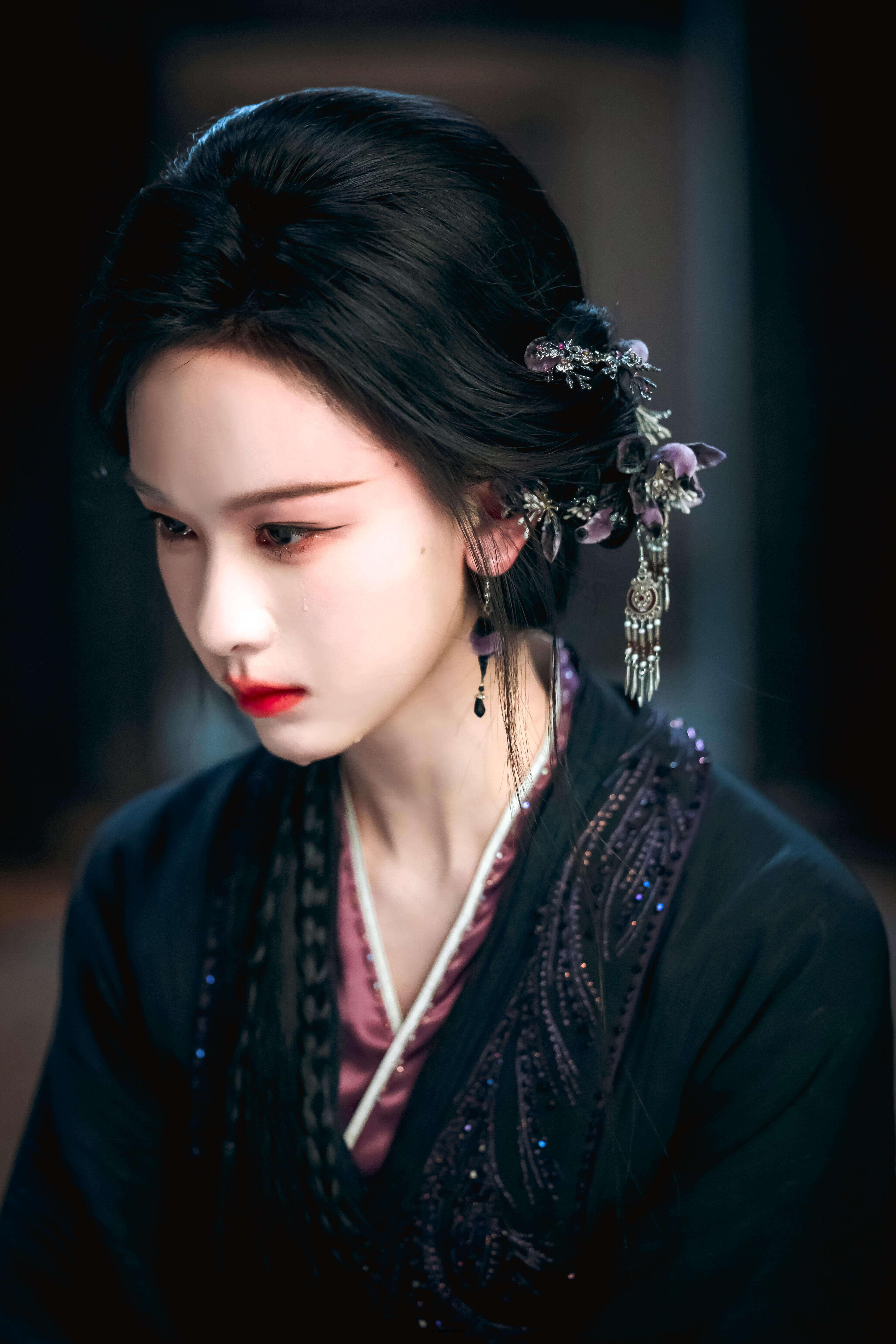 迪丽热巴吴谨言陈都灵眉眼痣  女明星的眉眼痣美学。迪丽热巴妩媚，吴谨言清冷，陈都