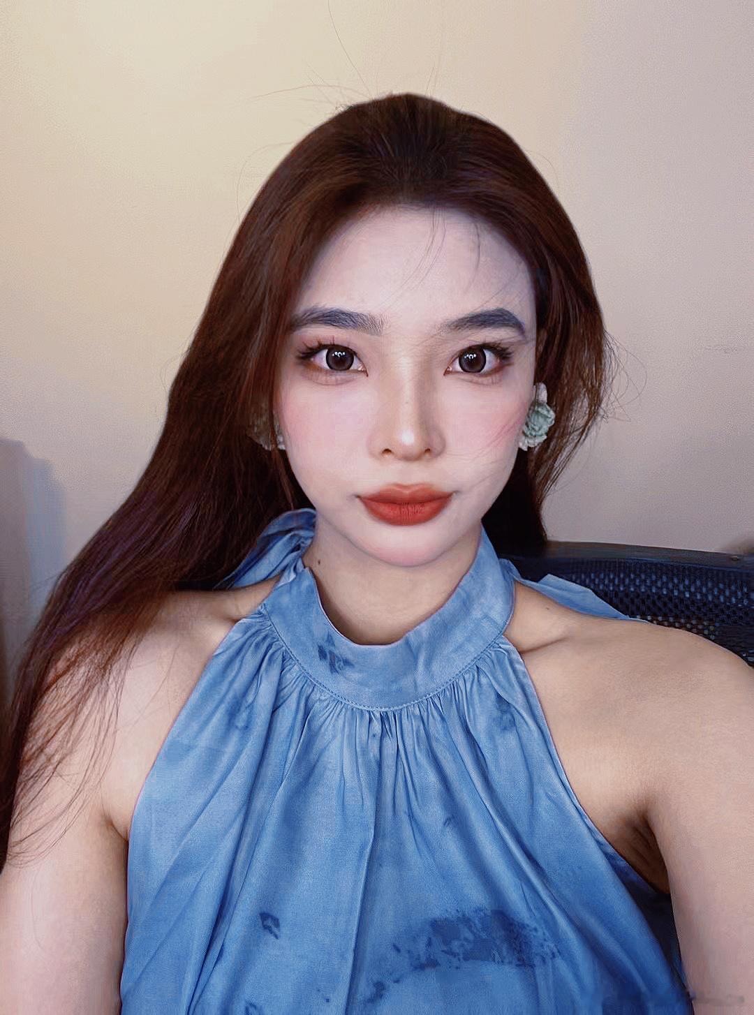 𝔇𝔞𝔦𝔩𝔶 𝔩𝔬𝔬𝔨夏日已至最喜欢的衣服可以尽情穿出去啦～开森