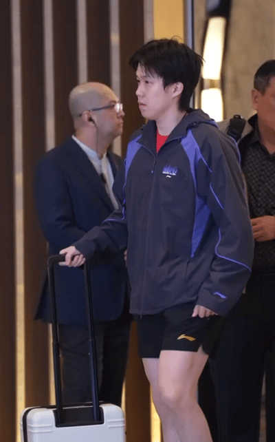 3.31日，王楚钦出发去上训，将在晚上开始比赛。

澳门世界杯小组赛第二个比赛日