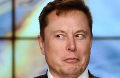 马斯克一句话点醒全世界：现在全球疯抢的不是芯片，是中国造20万一台的“大铁箱子”