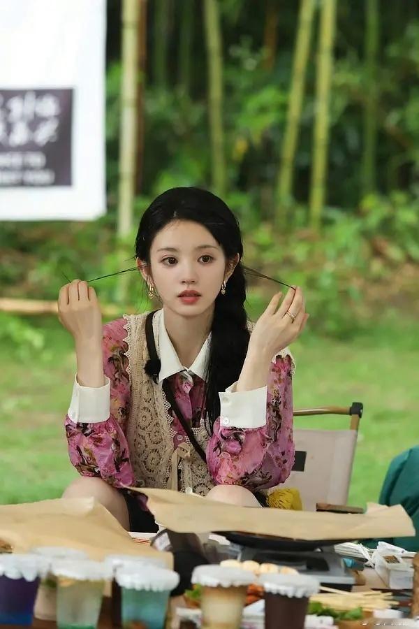 田曦薇没了刘海之后让人认不出来 ​​​