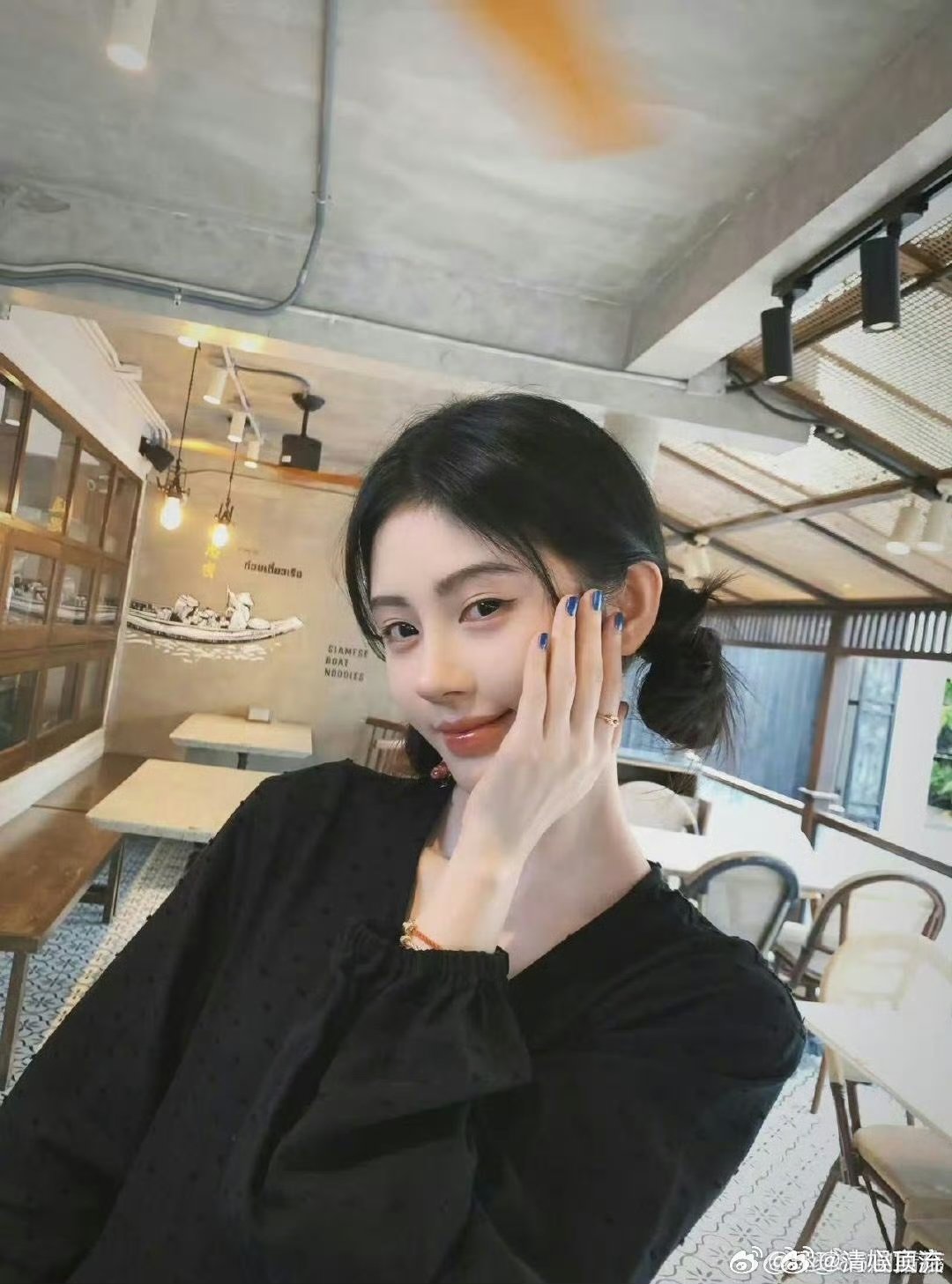 鞠婧祎貌似很好吃的样子 咱就是说鞠婧祎爱吃白开水泡饭，简简单单的泡饭，感觉还真的
