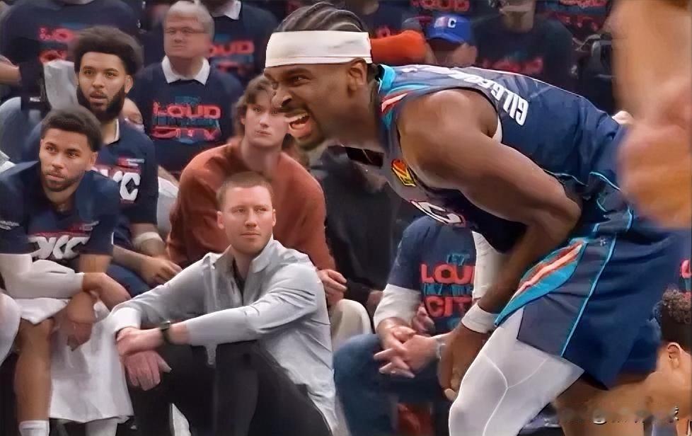 亚历山大手腕受伤了！太阳机会来了

太阳vs雷霆的G2正在火热开打，这场比赛对两