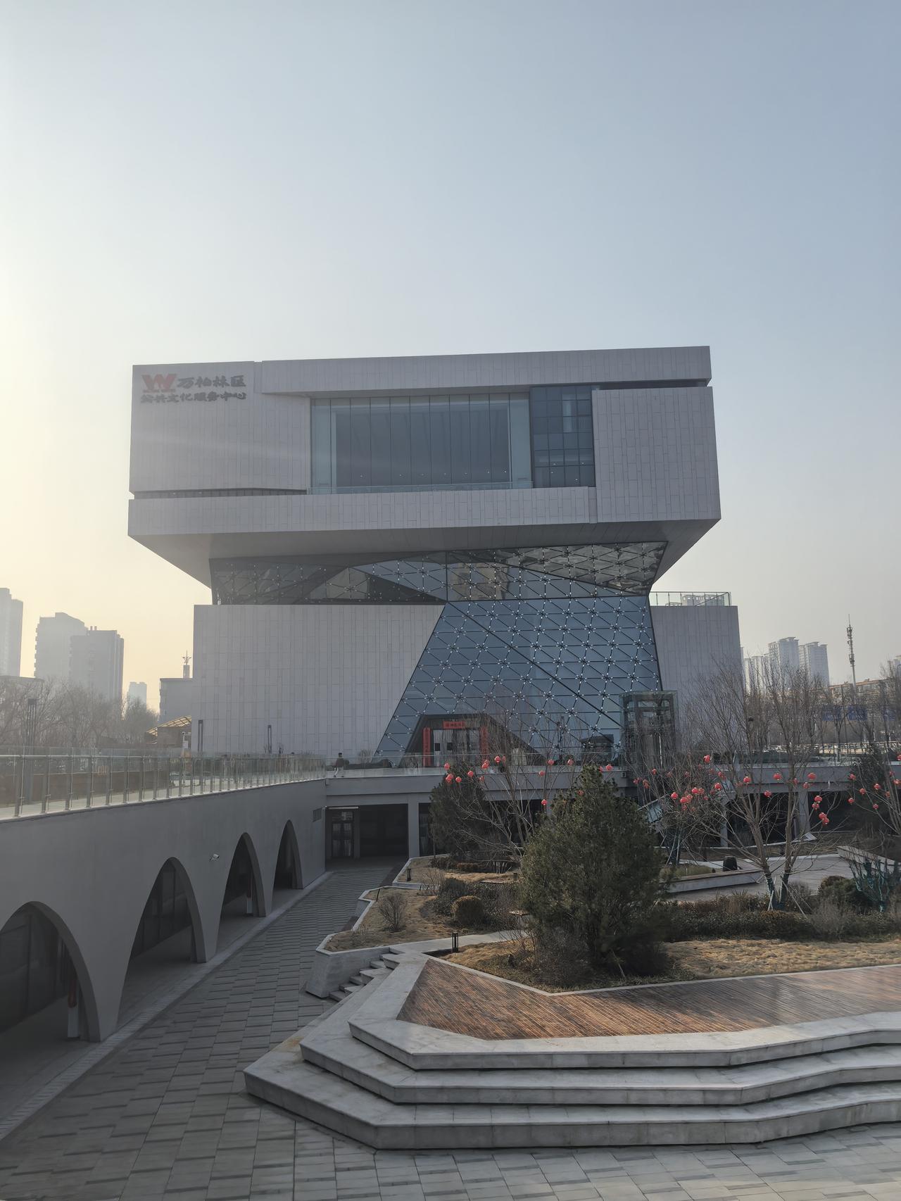 太原和平公园对面建筑啥用途