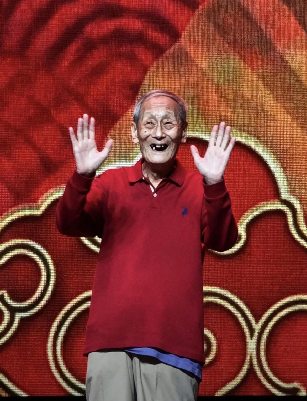 年纪大了千万要当心儿，
田立禾就是一个例子，
91岁的他在3月份意外摔倒，其实就