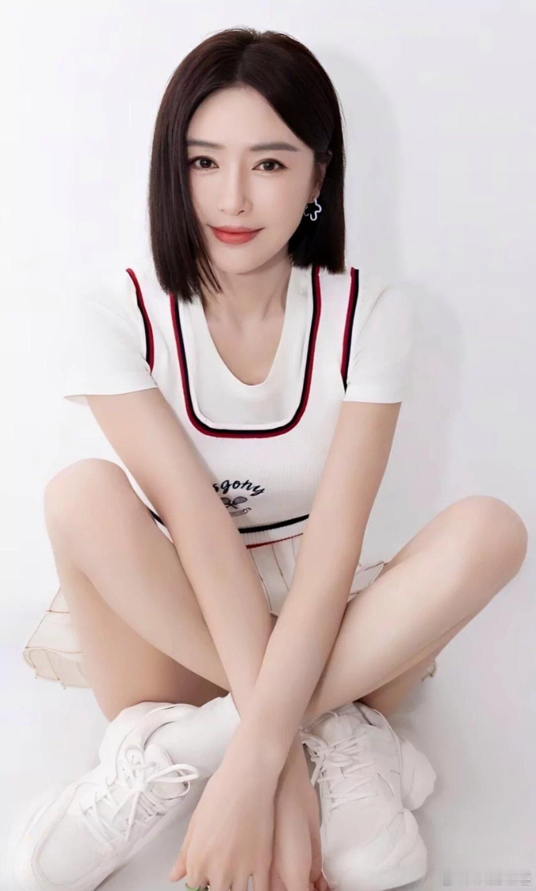 秦岚（Qin Lan）1979年7月17日(44岁165cm46kg）要颜值有颜