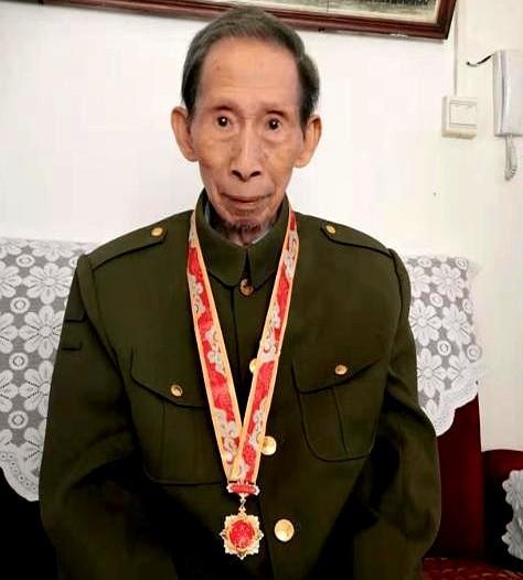 1956年，中南大学学生王明健在毕业前一天，突然被两名没有任何军衔与职务的神秘军