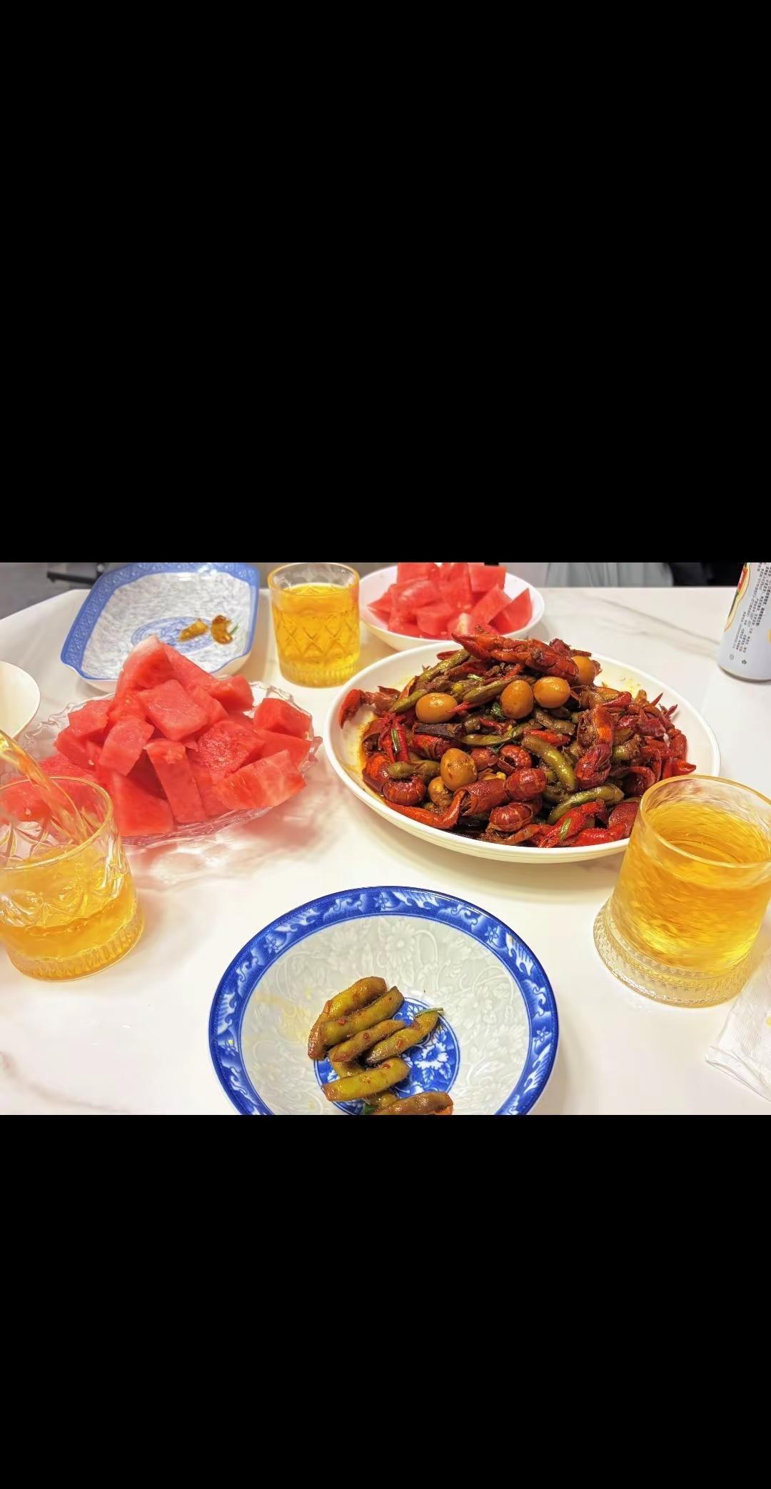 专家说，不喝酒的女人容易老，所以我们要听专家的，不为别的，只为长生不老😀😀干