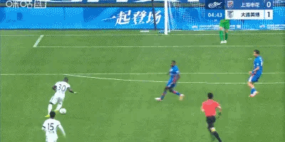 申花旧将马莱莱面对旧主破门近距离爆杆还打近角，那完全是射门速度和门将反应问题。这