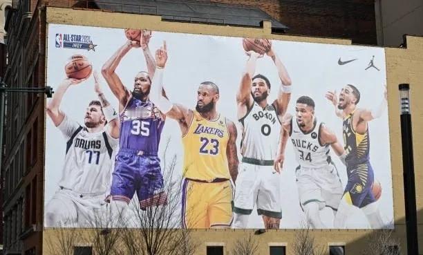 我心目中NBA历史前十二球员:

第一:字母哥

第二:约基奇

第三:伦纳德
