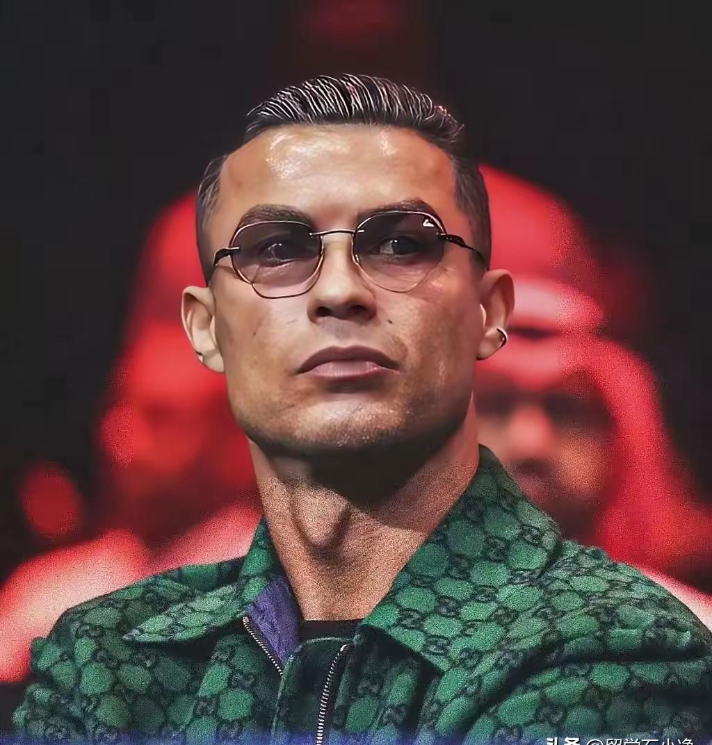 所有人都以为38岁的C罗是去沙特养老的。
只有财务报表知道，他正在沙漠里建一座新