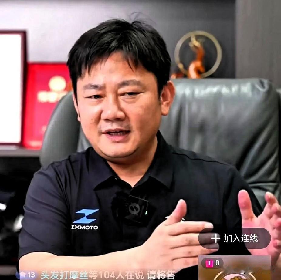 近日，张雪因合影时被粉丝吐槽“有情绪”而公开致歉，解释当天与近千人合影，一站就是