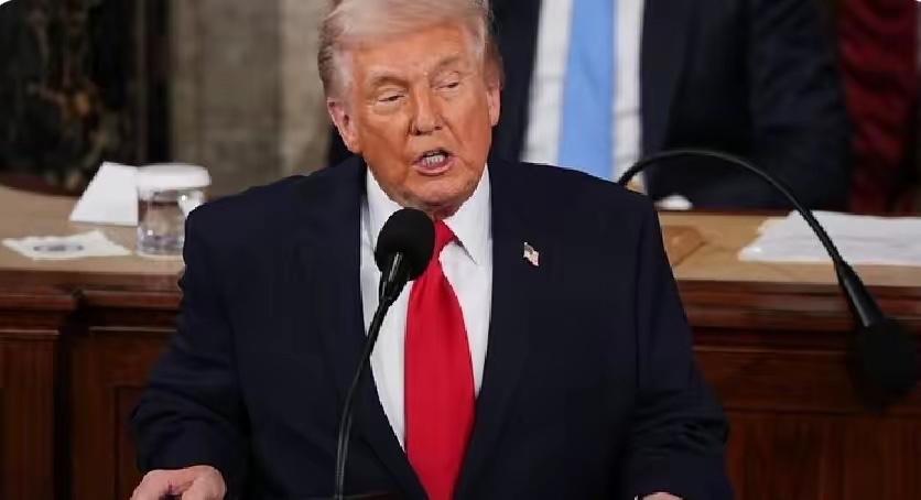 特朗普今天（北京时间2月25日）在国情咨文中表示：“过去4年，上届政府为美国吸引