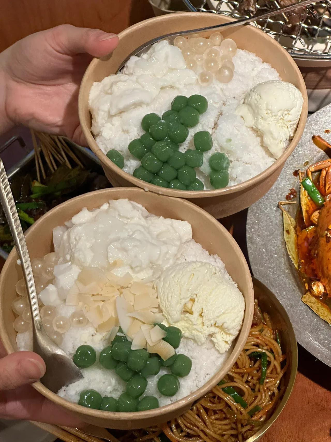 贵阳这个！！！真的好好吃啊！！！

他们家的甜品椰子冻冰沙😋
好好吃🤤冰冰凉