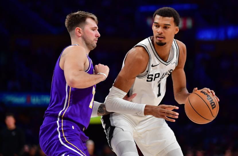 据名记Shams报道，消息源透露，马刺球星文班亚马将在NBA杯半决赛对阵雷霆的比