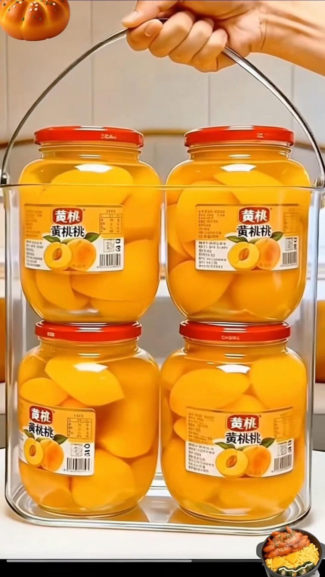 鲜采黄桃熬制罐头，果肉饱满厚实，汤汁清甜不腻，果香浓郁，开盖即食，冷藏...