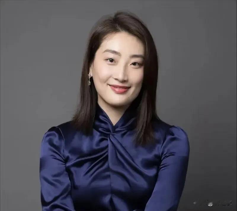 宗庆后的心情可能很复杂吧，因为他做为一个传统的农村老头子，总觉得多子多福想要儿子