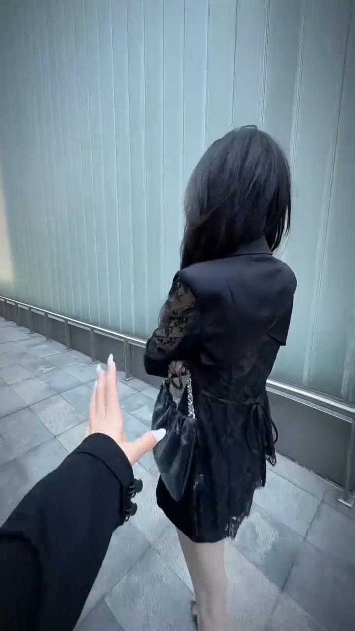 别生气了。