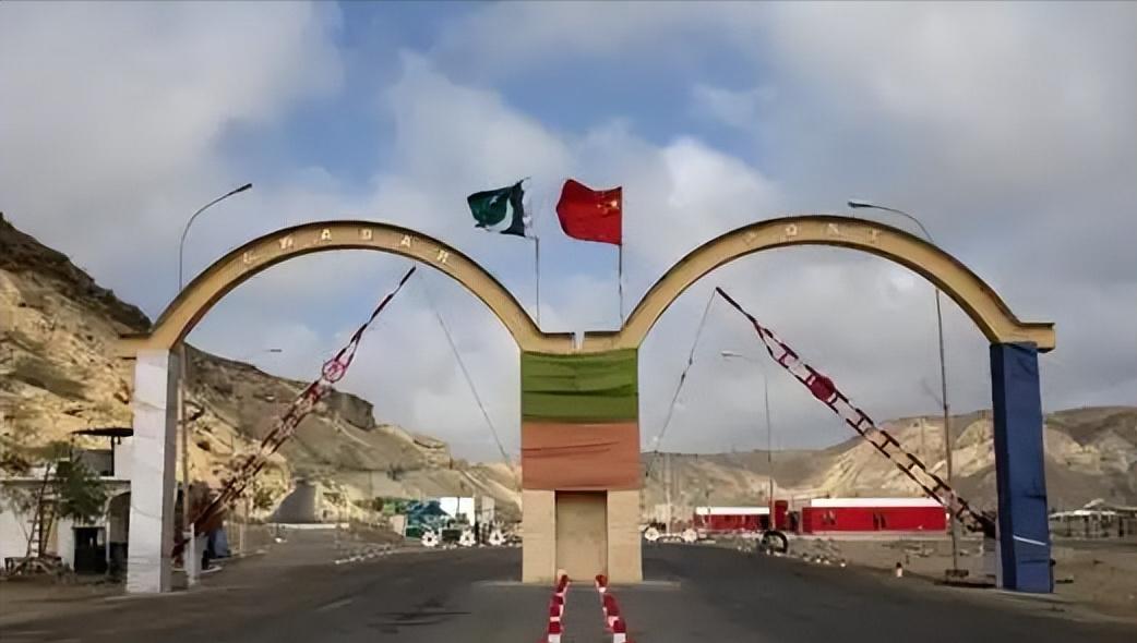 最近网上吵翻了，说朝鲜、巴基斯坦和柬埔寨集体对华“变脸”。曾经受咱们照顾的“铁哥