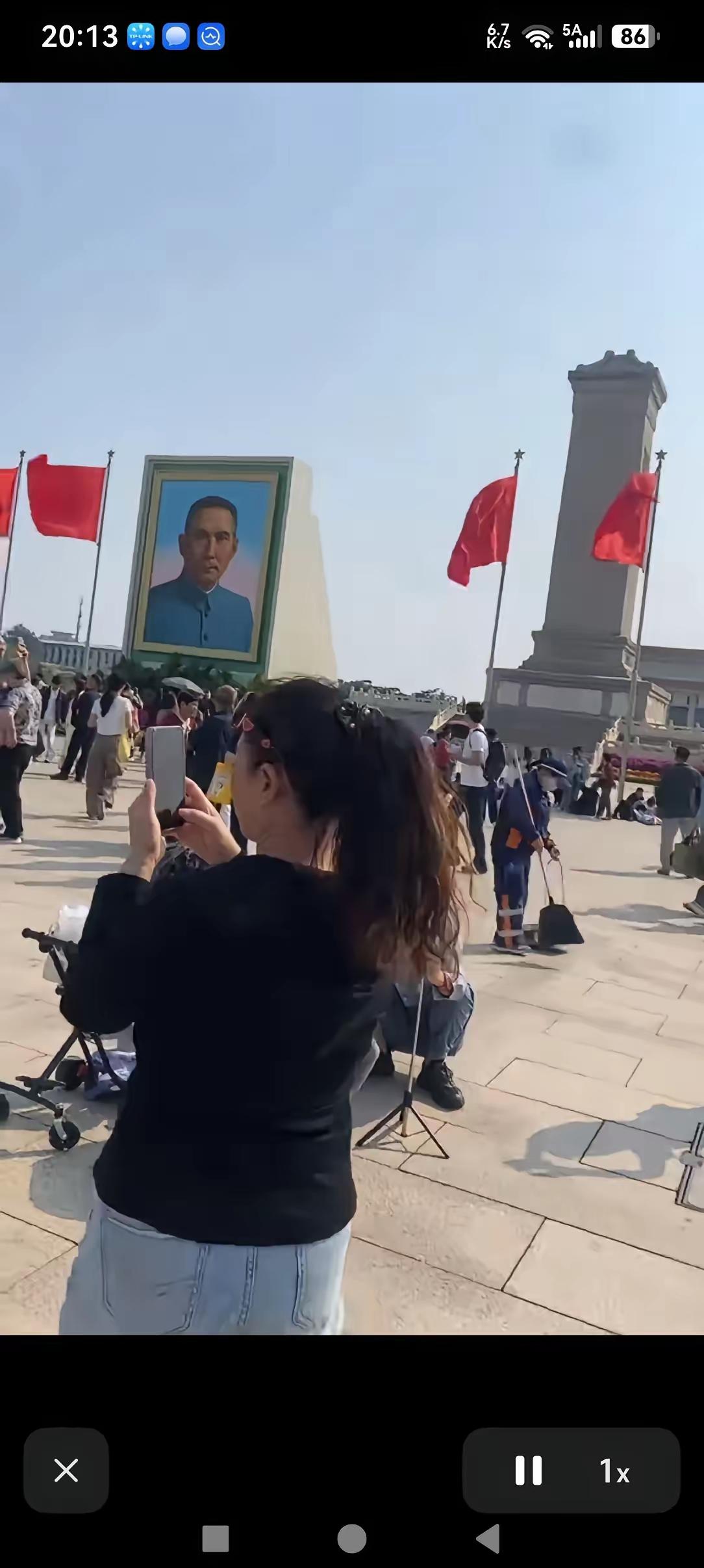 国庆期间在天安门广场摆放中山先生画像，表现出共产党人对民主革命先驱的敬重，自然还