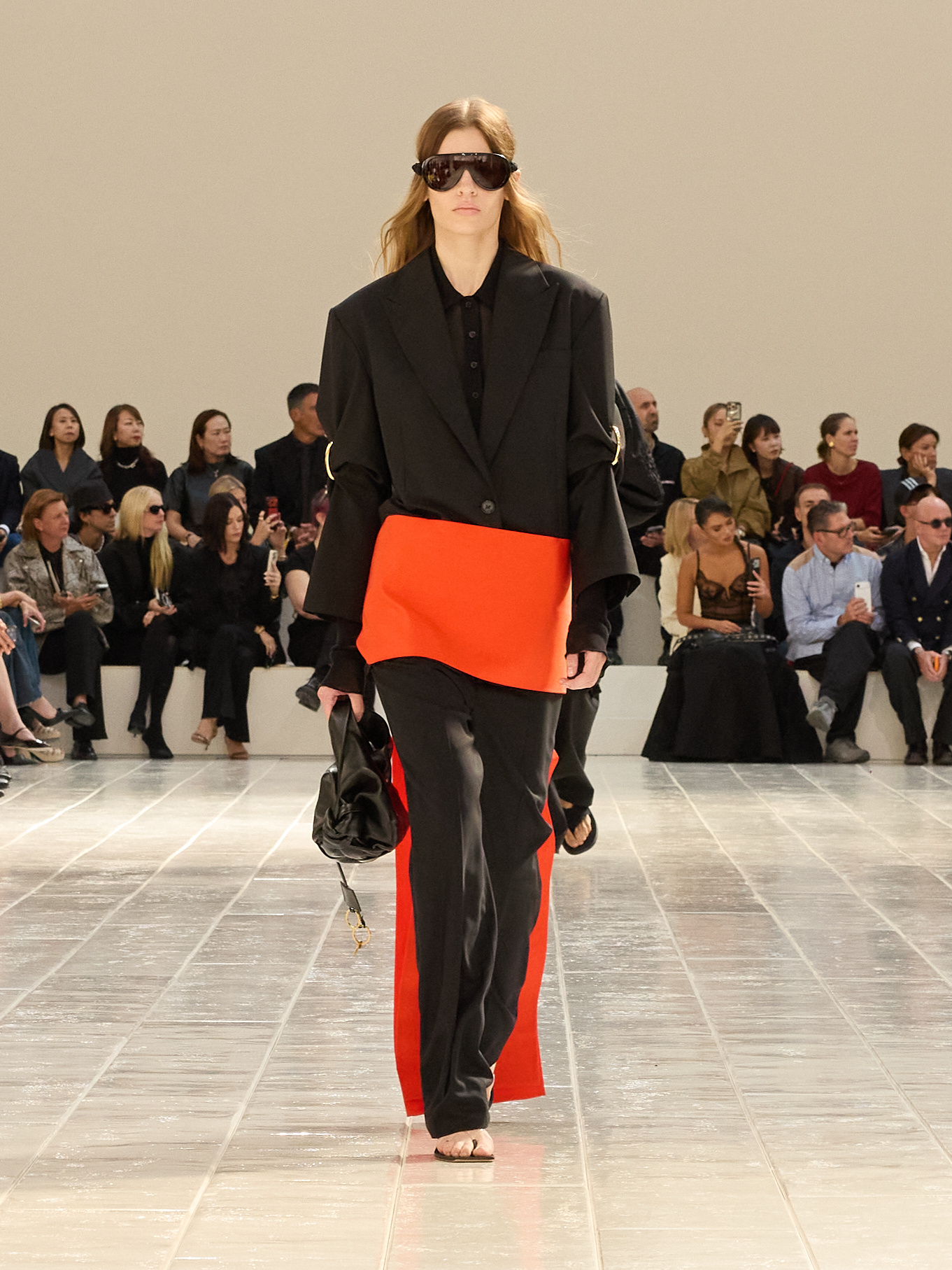 ✨BALENCIAGA巴黎世家 近日，BALENCIAGA夏季27系列发布秀正式
