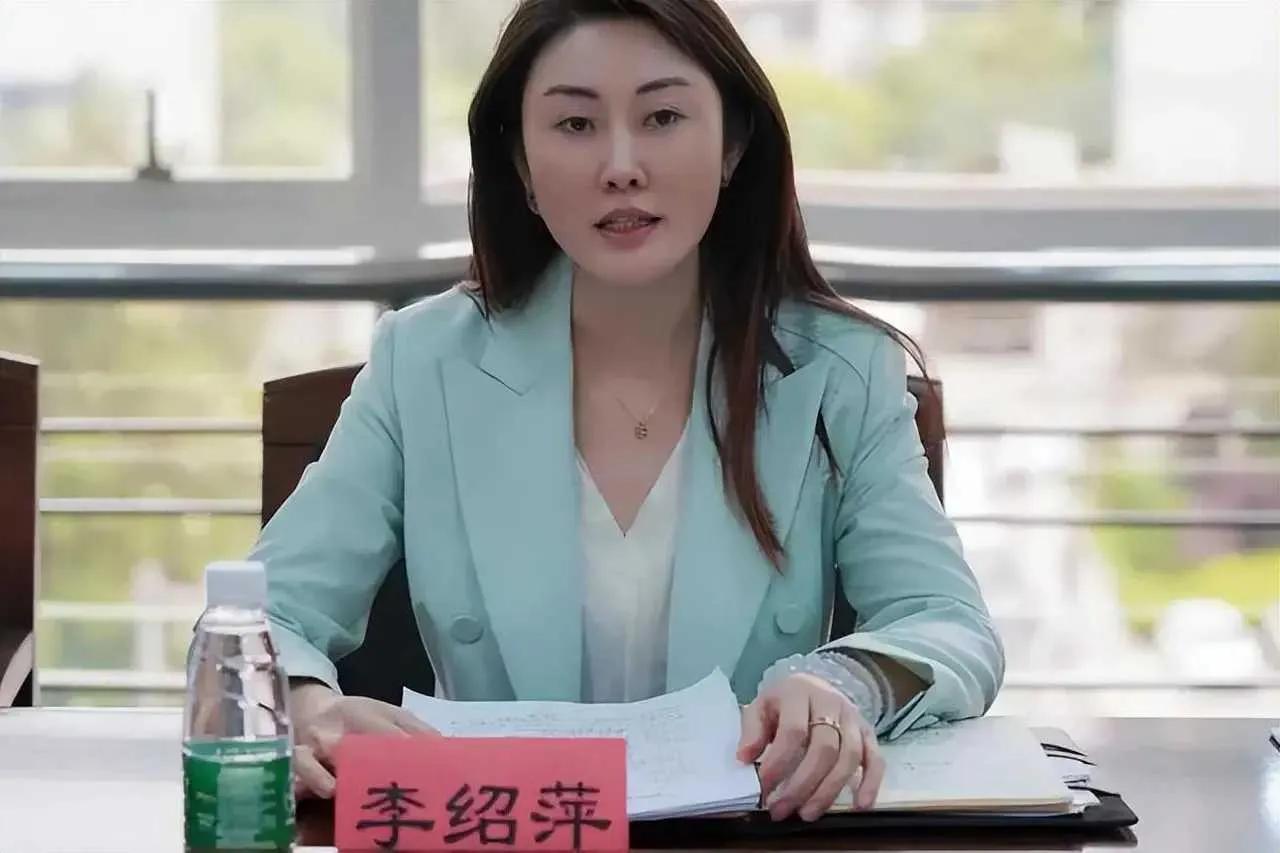 说实话，美女领导和小狼狗，真的没有抵抗力，但是曝光的人更恶心.....

李绍萍