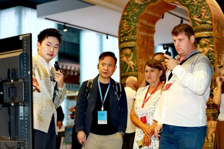 【“像回到家一样！”#印尼记者在南京大报恩寺遇见郑和#】#一带一路记者看江苏##