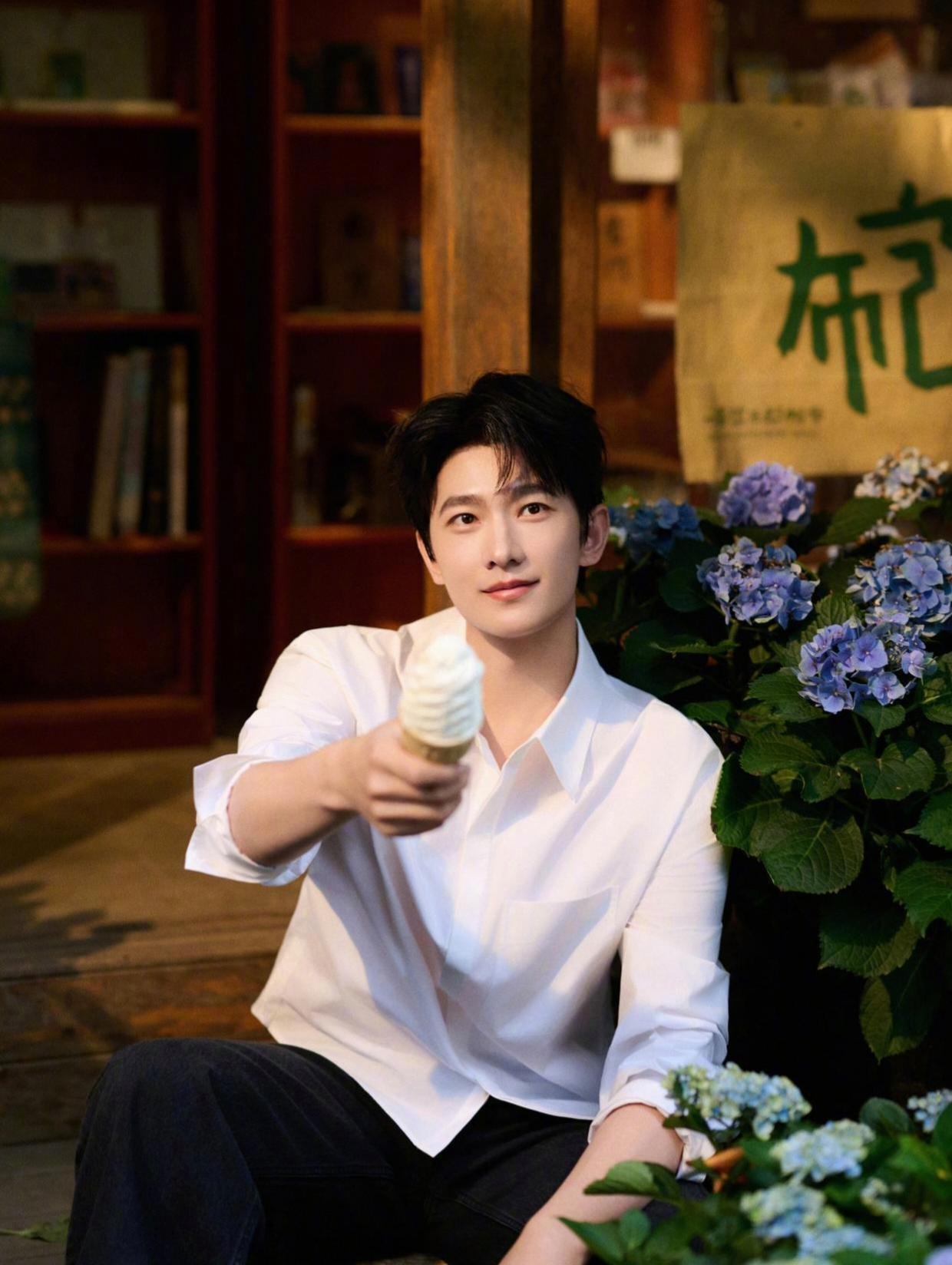 1. 杨洋心态十分沉稳，为人真诚踏实，因此避开了《花少2》的所有争议名场面。当初