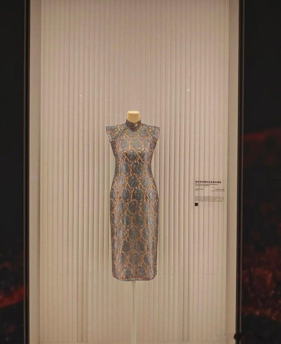 张信哲收藏的旗袍在上海展出，好美啊！那天还看到他收藏的古董高跟鞋 